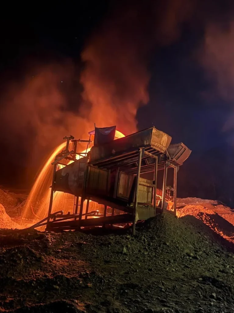 Militares desarticulan campo de minería ilegal.