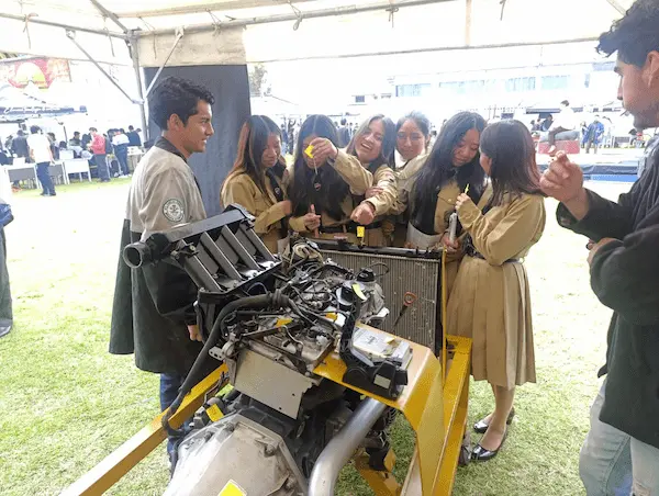 ITES Carlos Cisneros realizó Feria Académica