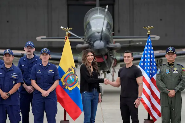 Estados Unidos despliega militares a Manta para combatir el narcotráfico