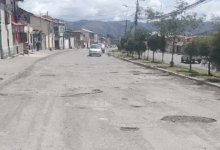 Vía al Chimborazo en mal estado: usuarios exigen acciones