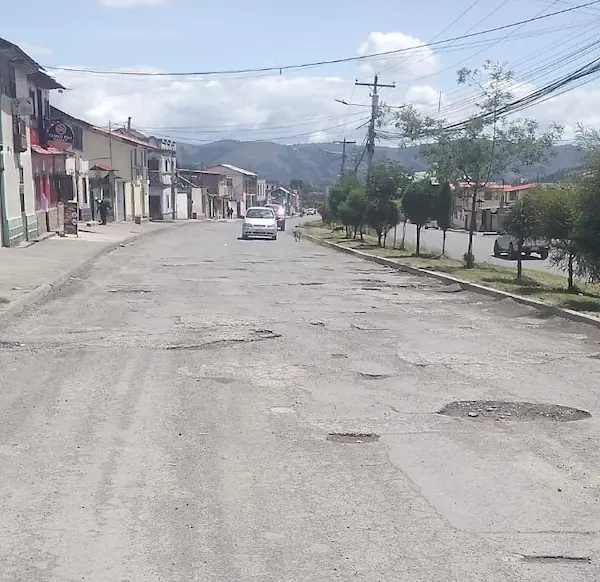 Vía al Chimborazo en mal estado: usuarios exigen acciones