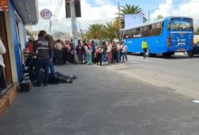 Encuentran cuerpo de hombre sin vida en una vereda de Ambato.