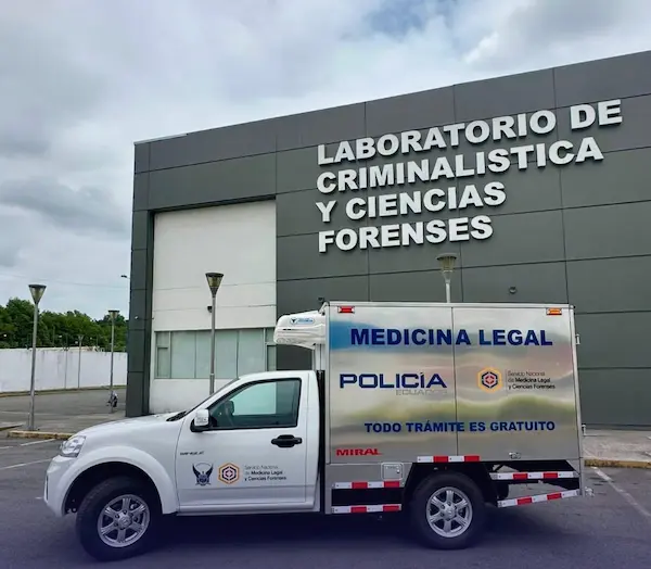 El cuerpo inerte fue trasladado al Laboratotio de Ciencias Forenses, donde se le practicó la autopsia de ley