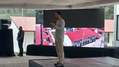 Ministro entregó 57 casas en Alausí, tras deslave de 2023
