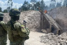 Ejército destruye mina ilegal de material pétreo en Riobamba