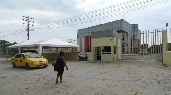 Los cuerpos, que registraban signos de violencia, fueron trasladados al Centro Forense de Santo Domingo