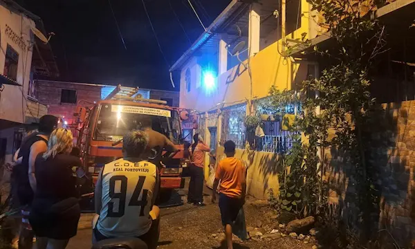 Bomberos e investigadores analizan las causas de este siniestro