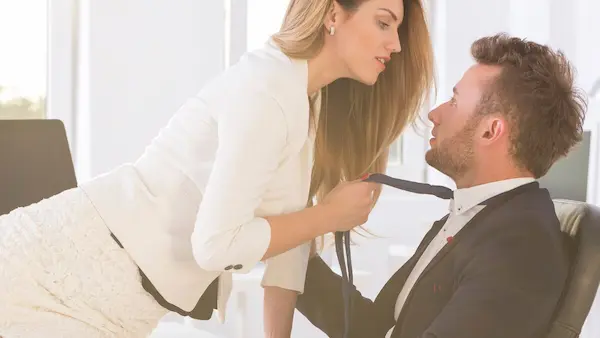 Hombre tiene sexo en el trabajo y es despedido