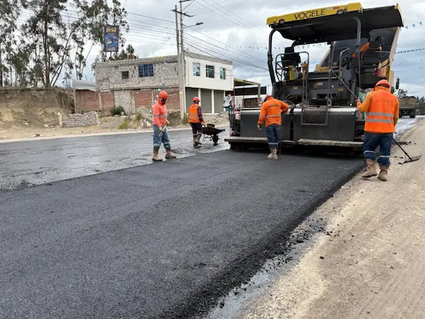 Inicia el pavimentado de la via Riobamba-Guano con ampliación de 4 carriles