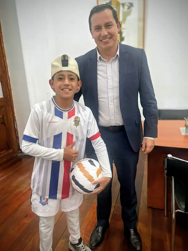 Mundialito Guambras con Fe: Ing. Luis Vásquez apoya el talento