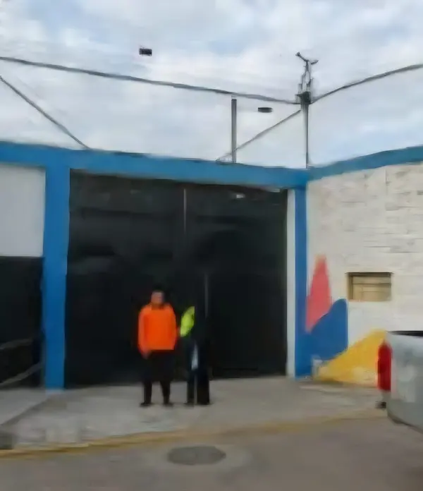 El conductor colabora con las autoridades en las investigaciones. En la imagen en los exteriores de la Cárcel local