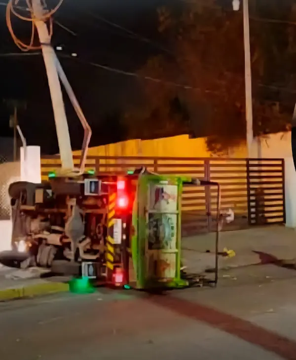 Estado en el que quedó el camión en el que se movilizaba la víctima mortal