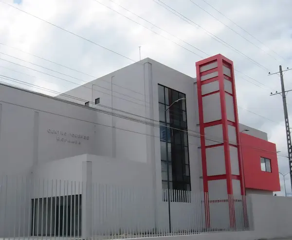 El angelical cuerpecito fue trasladado al Centro Forense San Pedro de Riobamba, donde se le practicó la autopsia que determina la ley