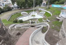 El parque de la Loma a Quito en Riobamba tiene una piscina abandonada