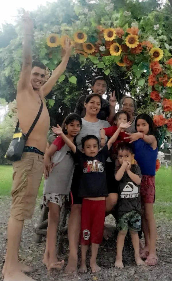 Junto a su amada Diana y a sus 6 adorados hijos