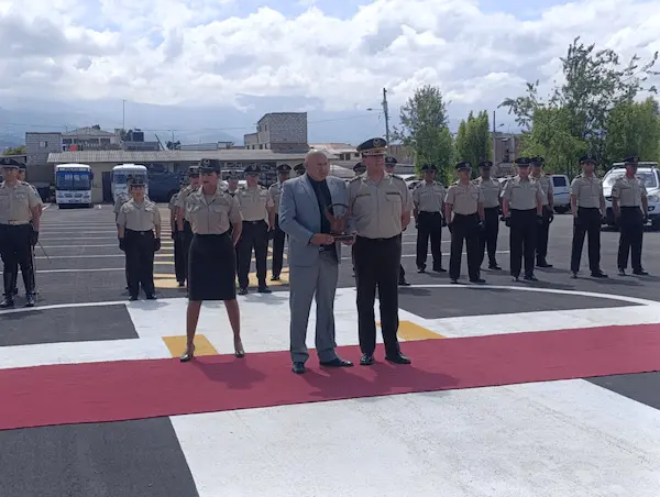 Policía reparó 30 vehículos con el apoyo del ITES Cisneros en Riobamba