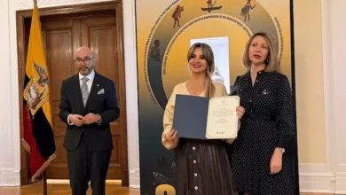 Riobambeña recibe reconocimiento del Consulado de Ecuador en Estados Unidos