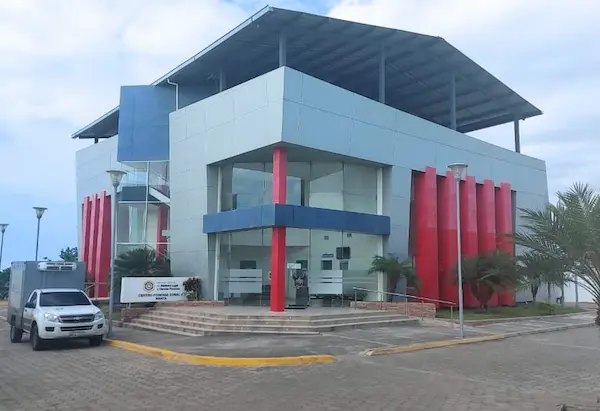 El cuerpo fue trasladado al Centro Forense de Manta, para la autopsia de rigor