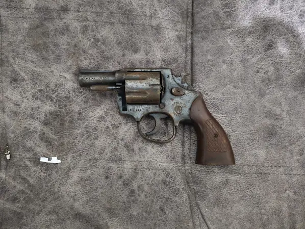 Revólver que, presuntamente, se empleaba en los hechos ilícitos