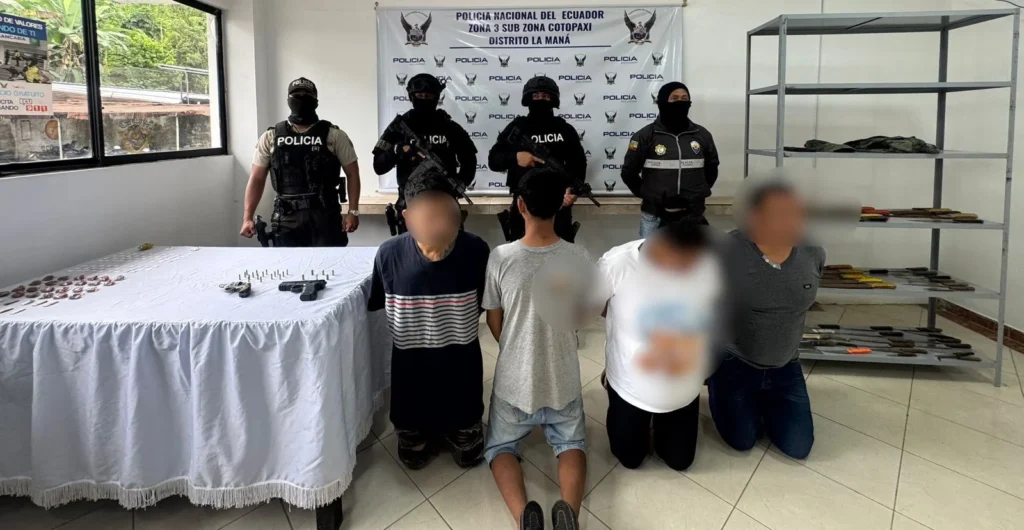 4 hombres detenidos por portar armas y droga en la Maná.