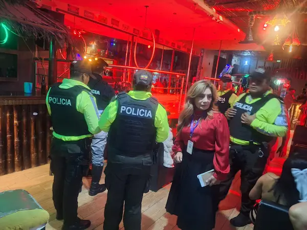 Cabaret de Riobamba atiende en condición de desaseo