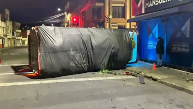 Carros destruidos tras fuerte choque en Riobamba