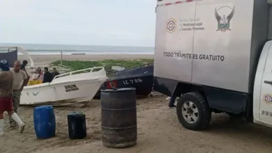 Cuerpo decapitado en estado de descomposición en la playa