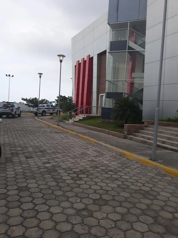 El cuerpo inerte reposa en el Centro Forense de Manta