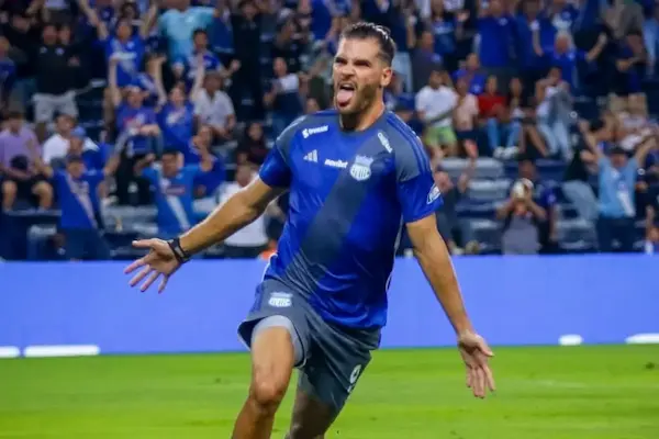 Facundo Castelli disputó la temporada 2025 con Emelec.