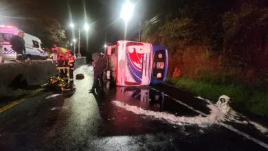 Bus se volcó y dejó 20 heridos en la av. Simón Bolívar