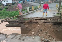 Guaranda puente al borde del colapso en San Luis de Pambil.