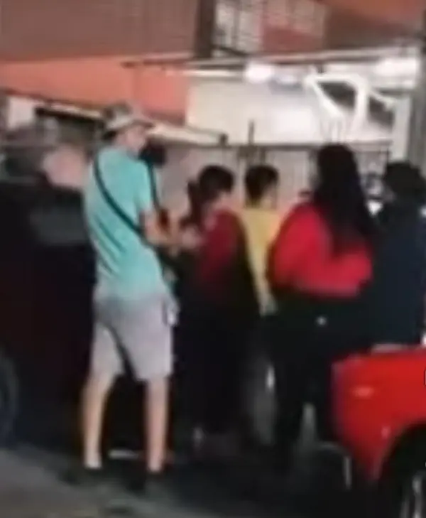 Familiares, amigos y familiares lo llevaron de urgencia al hospital