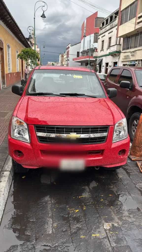 Vehículo en los exteriores de la Policía Judicial de Chimborazo