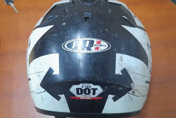 Casco para motociclista que ingresó como evidencia