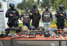 Hombre detenido por porte de armas y usurpación en Latacunga.