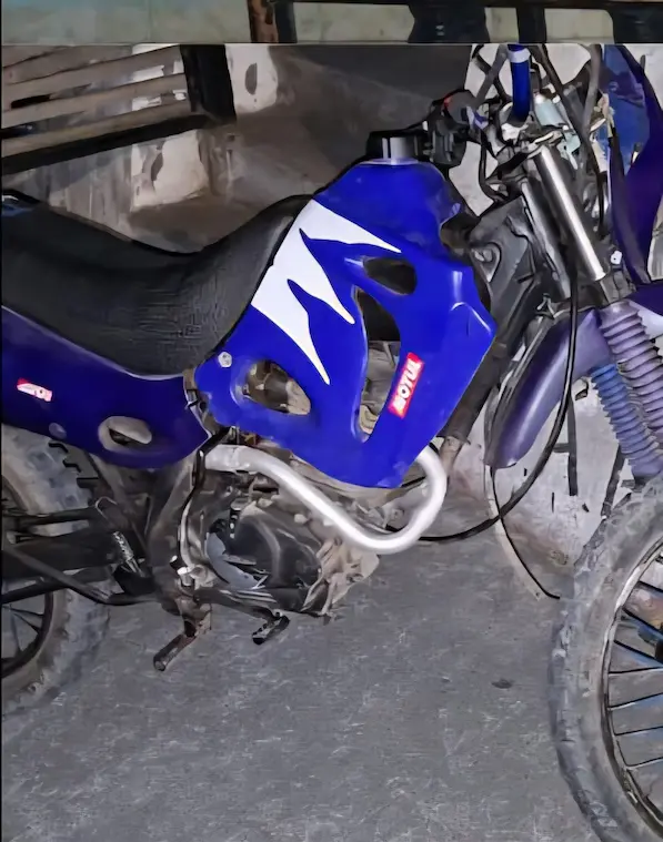 Motocicleta en la que se movilizaba al momento de su detención
