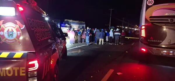 Hombre muere cuando su moto y un bus chocaron en Guamote