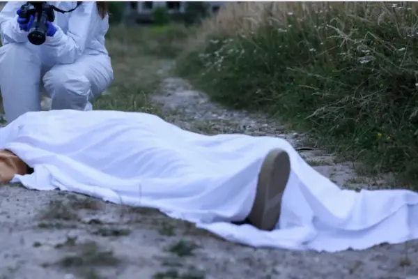 El cuerpo inerte de la joven madre recibió un ataque certero