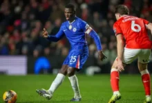 Moisés Caicedo cumple el sueño de un niño en Inglaterra.