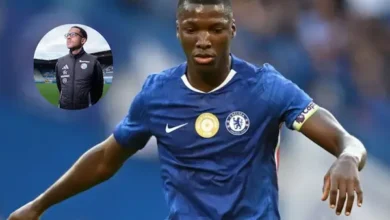 Moisés Caicedo será dirigido por Liam Rosenior en el Chelsea.