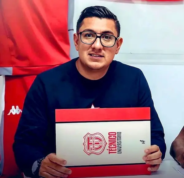 Presidente de Técnico Universitario pide disculpas a la hinchada.