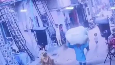 Video | Niña de 3 años muere tras caerle un parlante encima