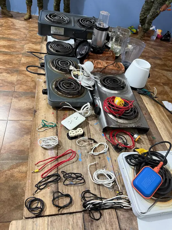 Decomiso de armas, celulares y electrodomésticos