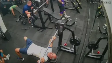 Video | Hombre de 55 años muere en gimnasio tras caerle una barra de pesas