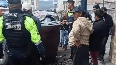 Accidente de tránsito en Riobamba deja un vehículo volcado y un herido
