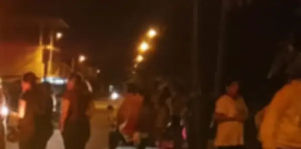 Familiares y curiosos querían saber el estado del paciente