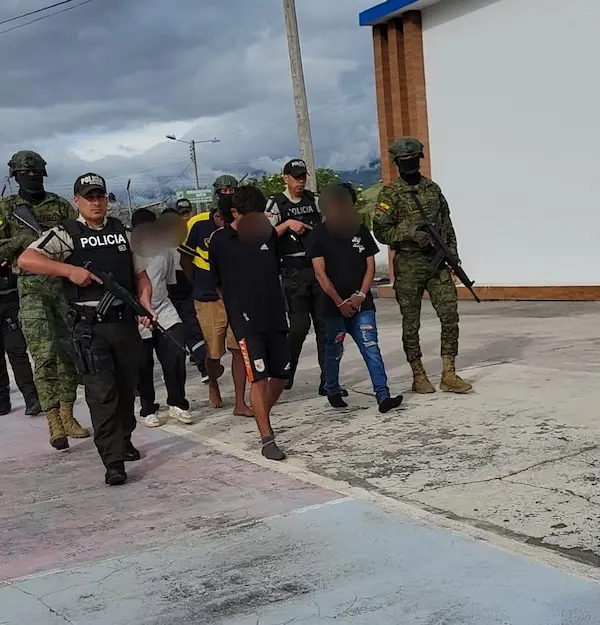 3 hombres a la cárcel de Riobamba por tener carro robado