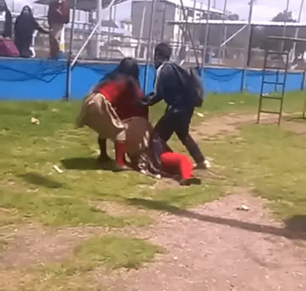 Estudiantes de colegio de Riobamba protagonizaron pelea en un parque