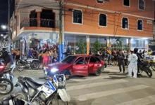 Hombre muere a balazos mientras manejaba su carro