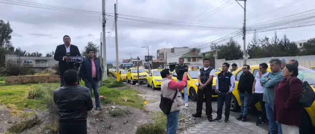 Taxistas de Riobamba contra presencia de taxis de otros cantones